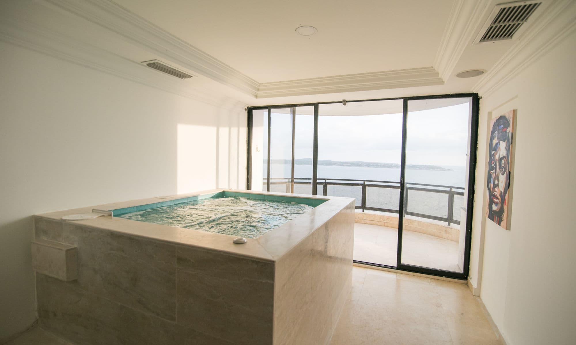 Luxury 4 Bedroom Penthouse with Private Jacuzzi