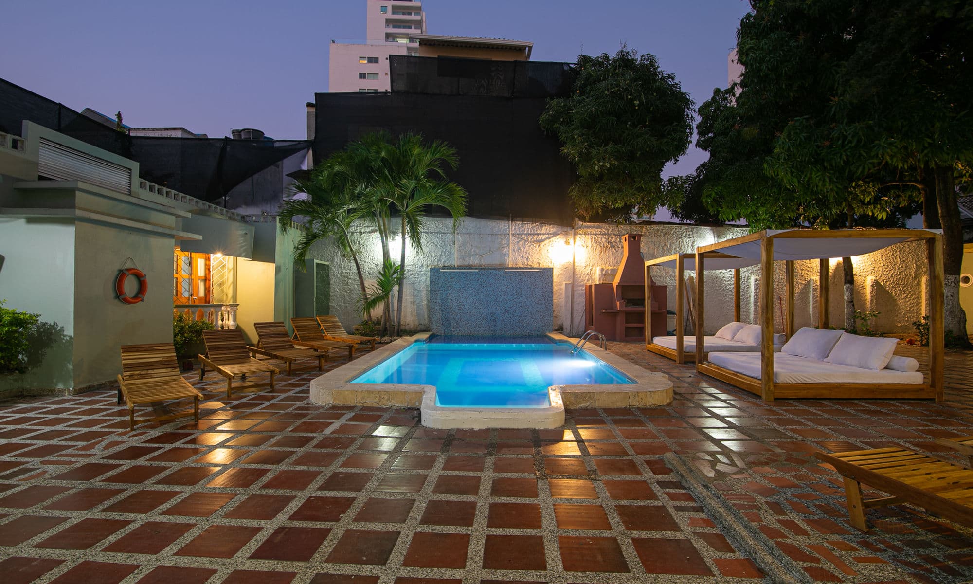 Beautiful 11 Bedroom Mansion near the Old City