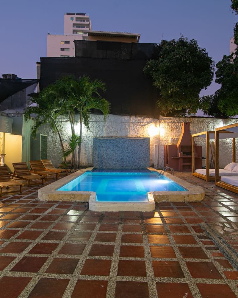 Beautiful 11 Bedroom Mansion near the Old City