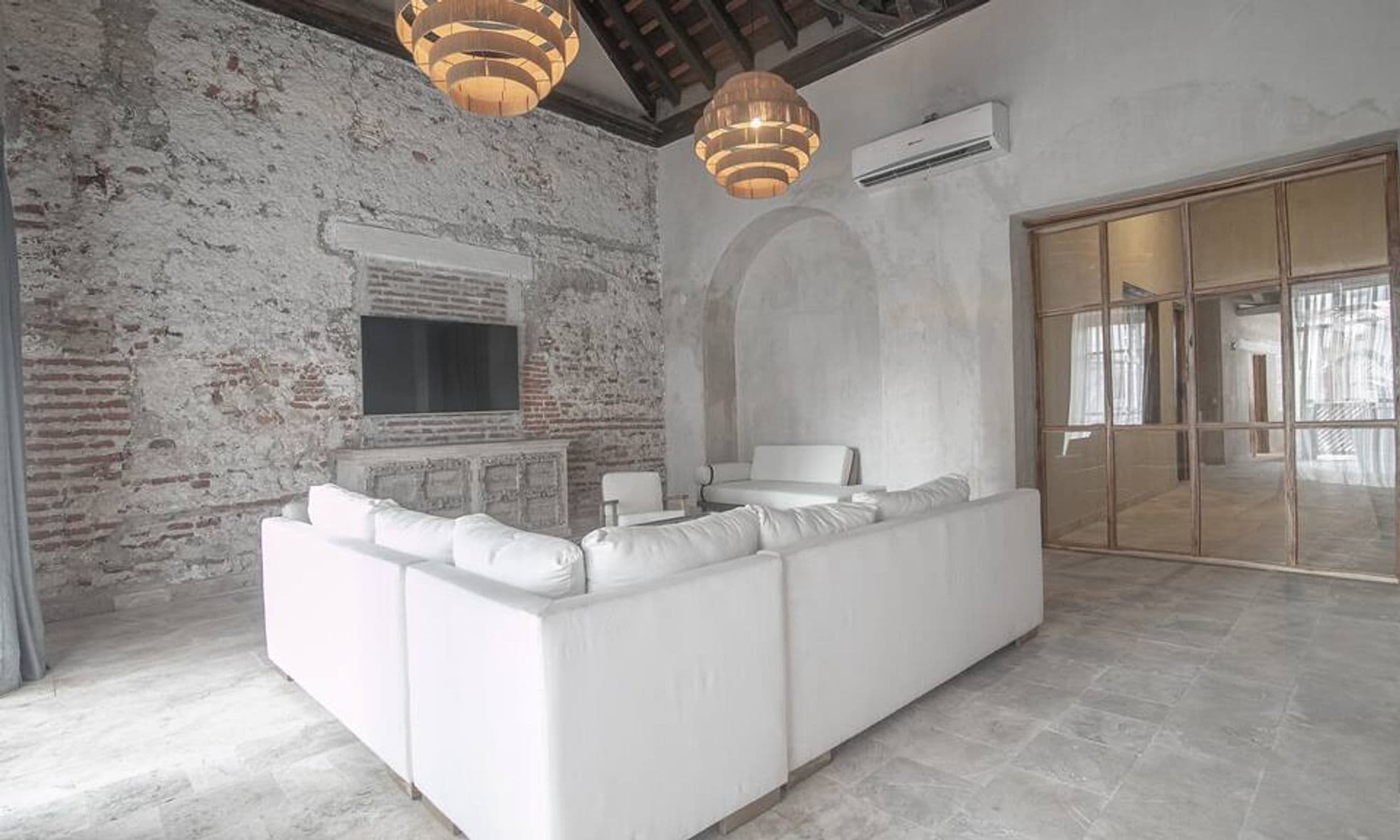 Luxury 8 Bedroom Mansion in Old City Best Location