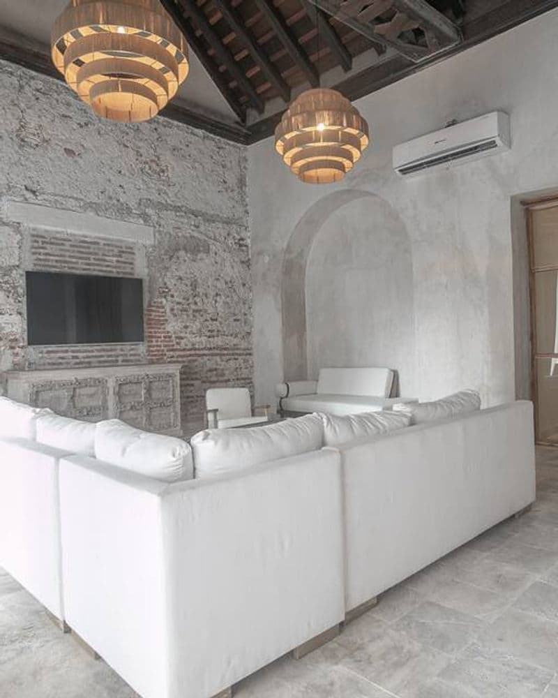 Luxury 8 Bedroom Mansion in Old City Best Location