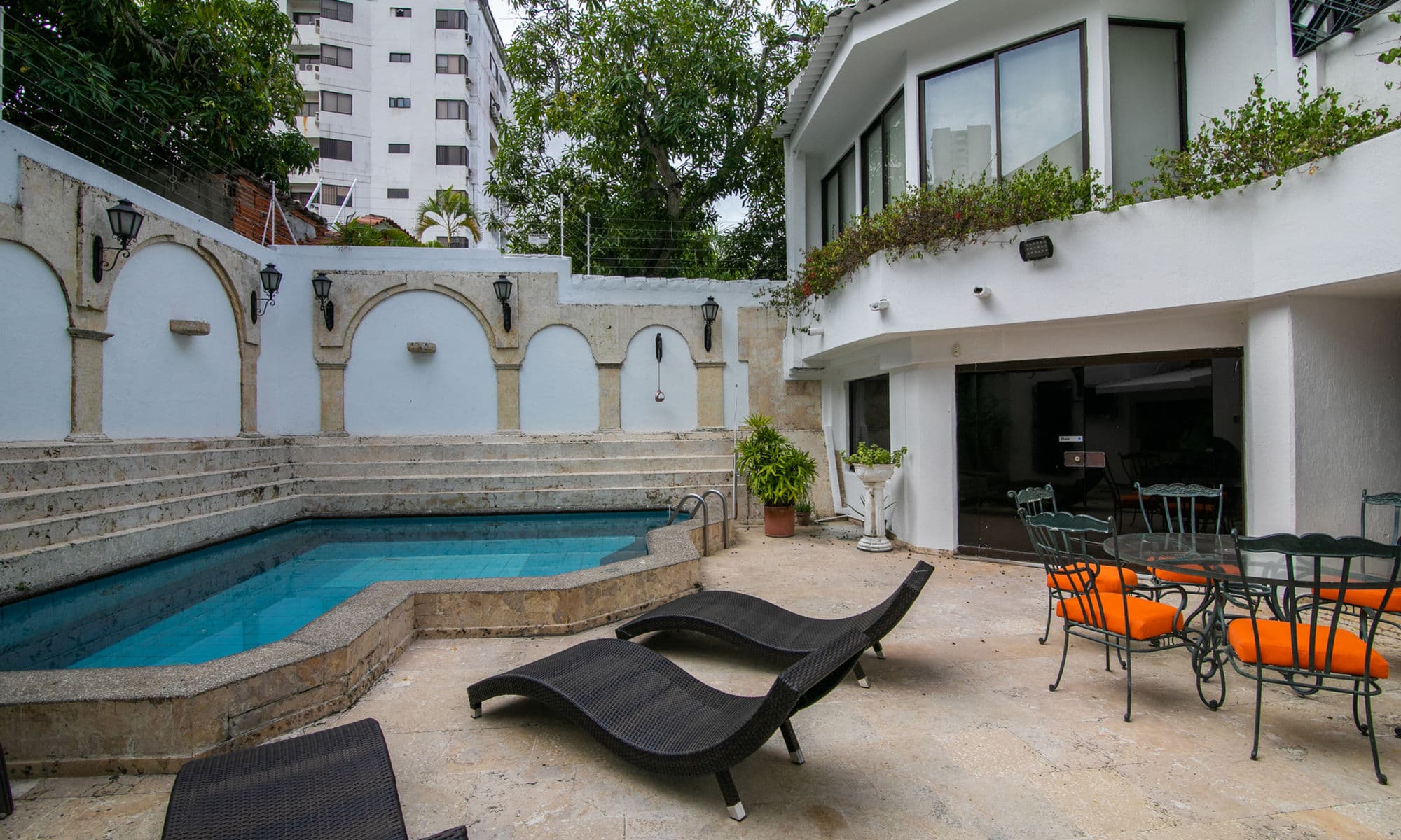 Beautiful 6 Bedroom Mansion in Bocagrande