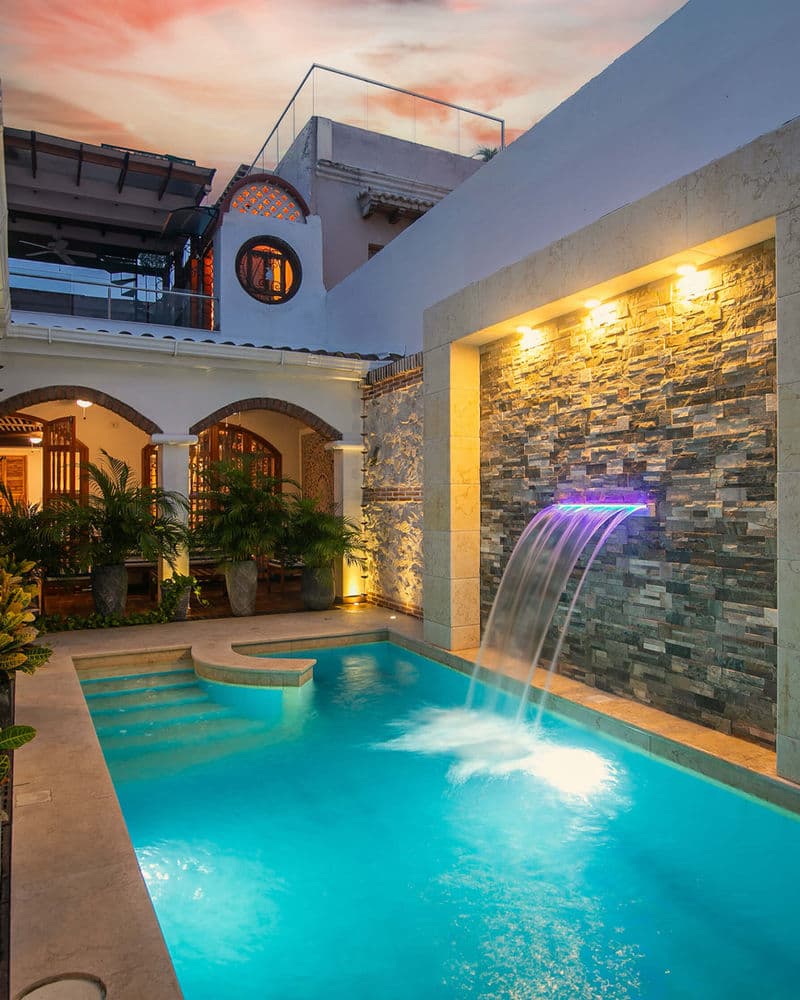 Luxury 5 Bdrm Villa Walled City